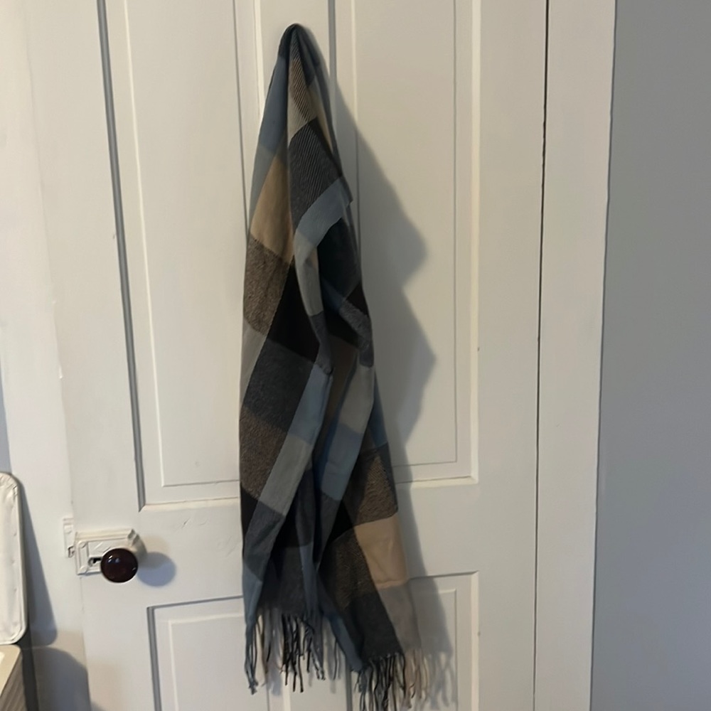 Long wide scarf. Like new, worn once. This is a wide scarf!